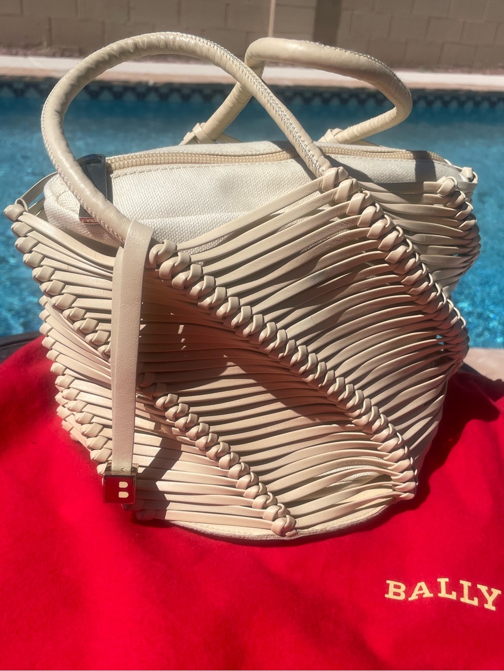Bally – Cream Leather Cage Bucket Bag Set – Canvas Pouch & Leather Case – Medium - Picture 3 of 17